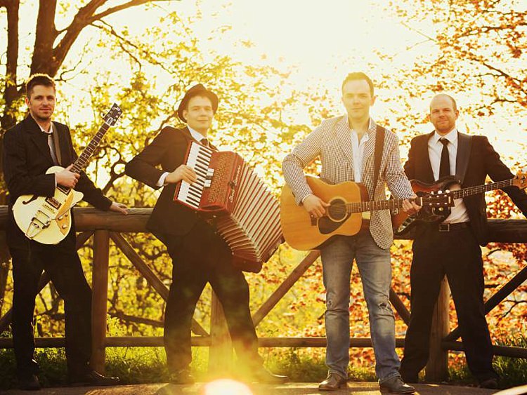 Live Music Outdoor Weddings Advice Tips Planning
