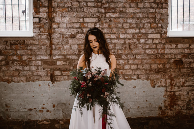 Dark Romantic Urban Wedding Ideas http://www.agnesblack.com/