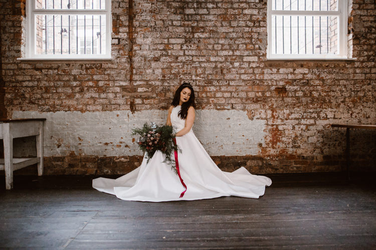 Dark Romantic Urban Wedding Ideas http://www.agnesblack.com/