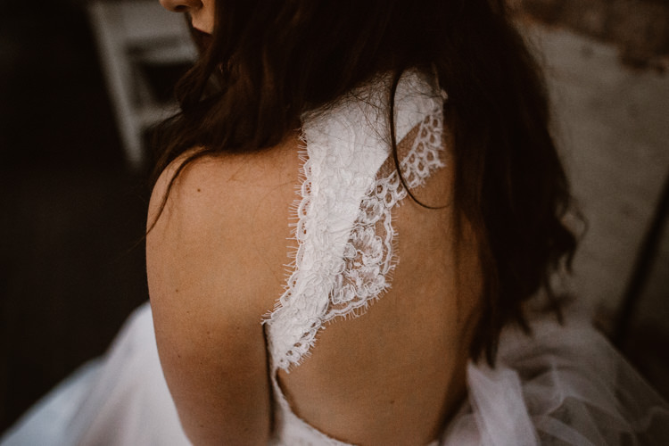 Dark Romantic Urban Wedding Ideas http://www.agnesblack.com/