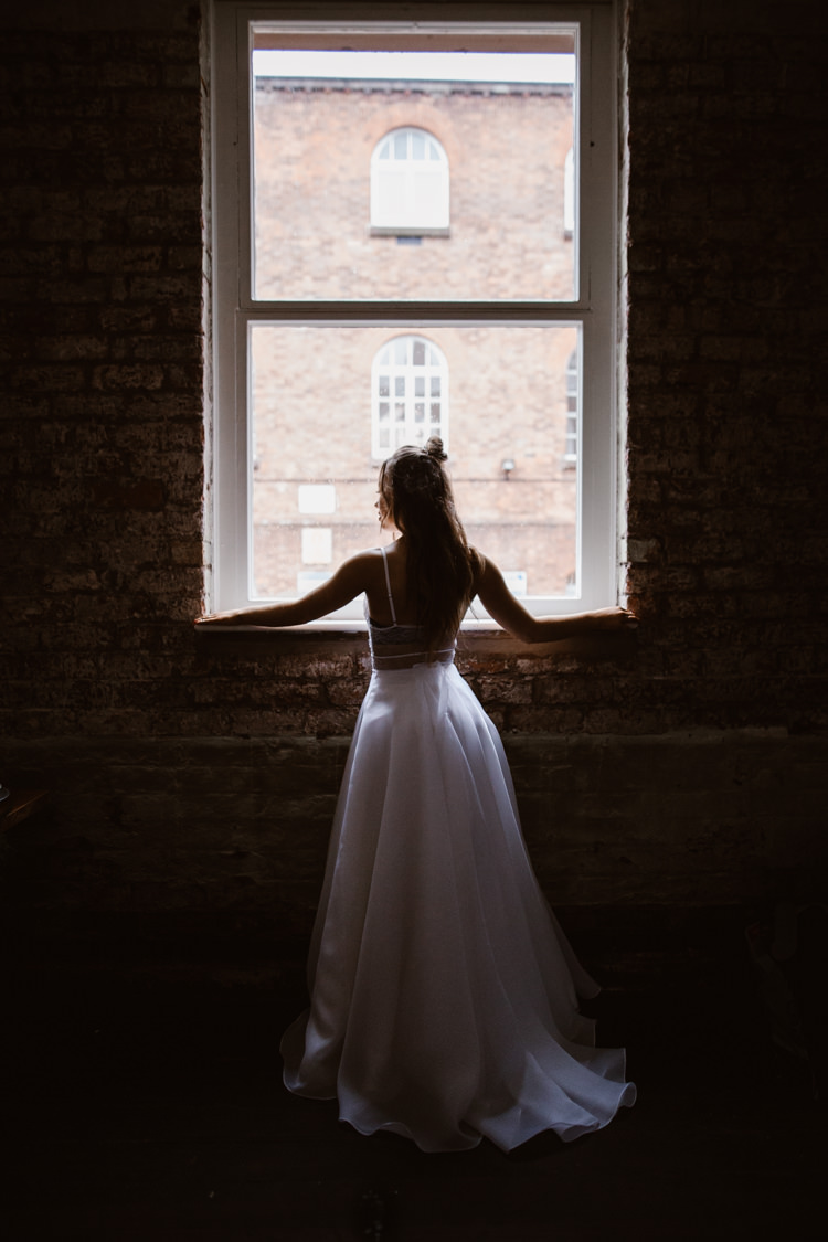 Dark Romantic Urban Wedding Ideas http://www.agnesblack.com/