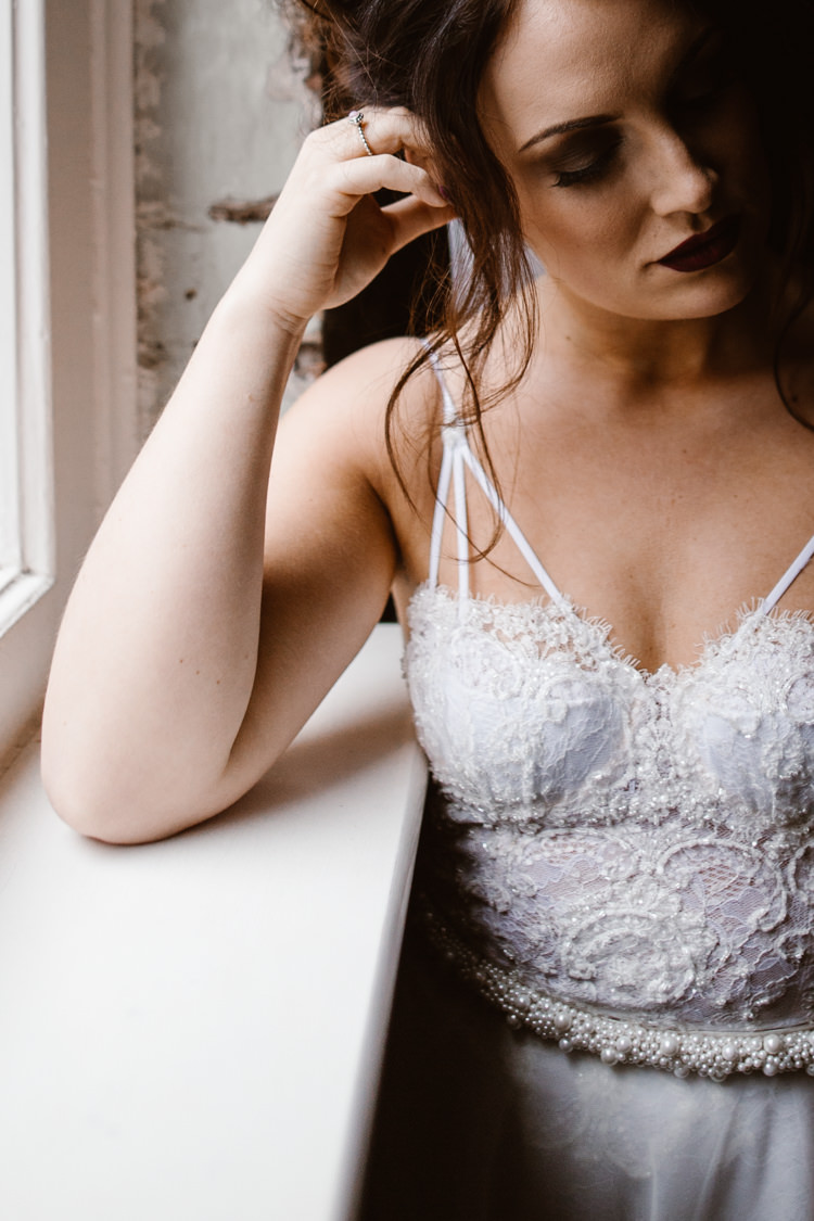 Dark Romantic Urban Wedding Ideas http://www.agnesblack.com/