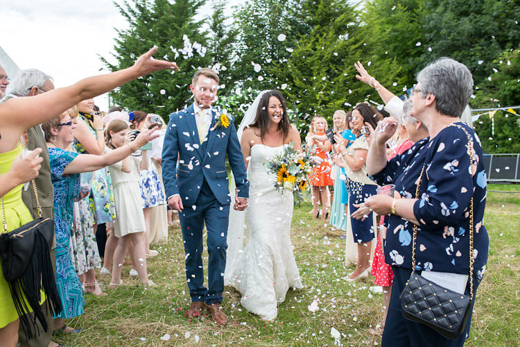 Confetti Throw Summer Sunflowers Marquee Wedding http://maddiewaters.co.uk/