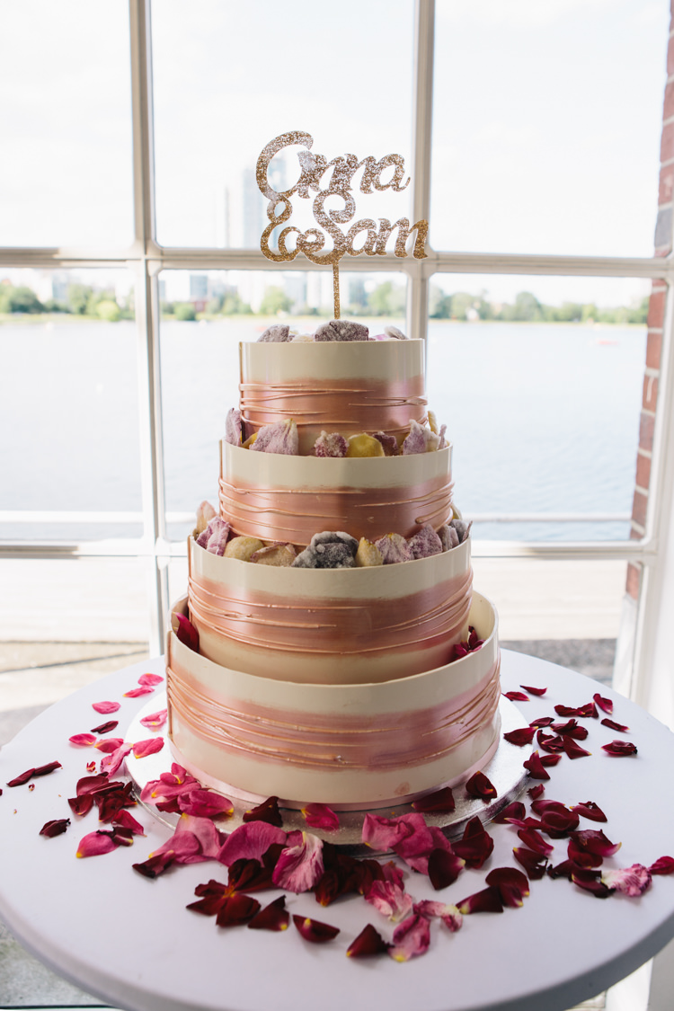 Cake Rose Gold Topper Glitter Light Pretty Peach London City Wedding http://www.katiepalmerphotography.co.uk/