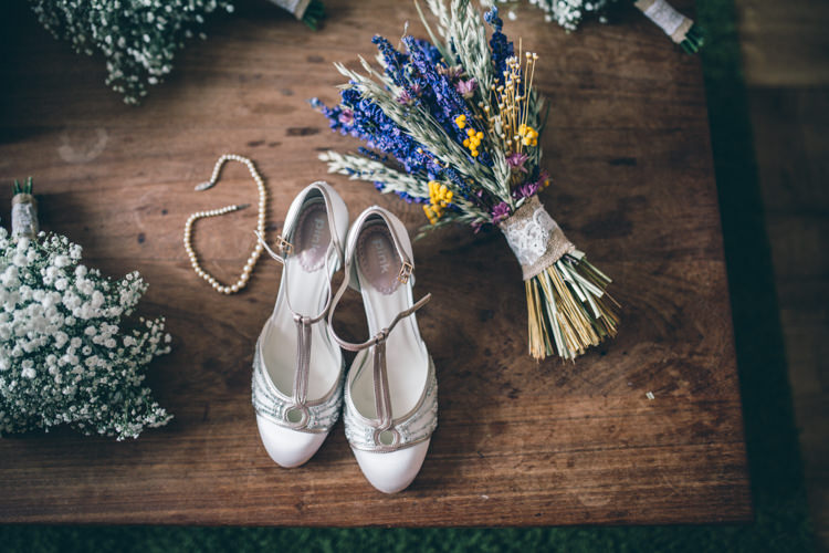Crafty Country Rustic Wedding http://www.naomijanephotography.com/