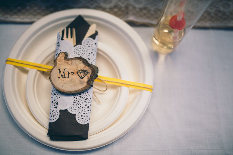 Place Setting Name Log Slice Doily Crafty Country Rustic Wedding http://www.naomijanephotography.com/