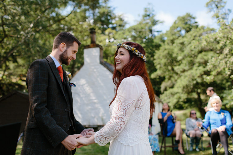 Intimate Outdoor Scotland Wedding http://www.caroweiss.com/