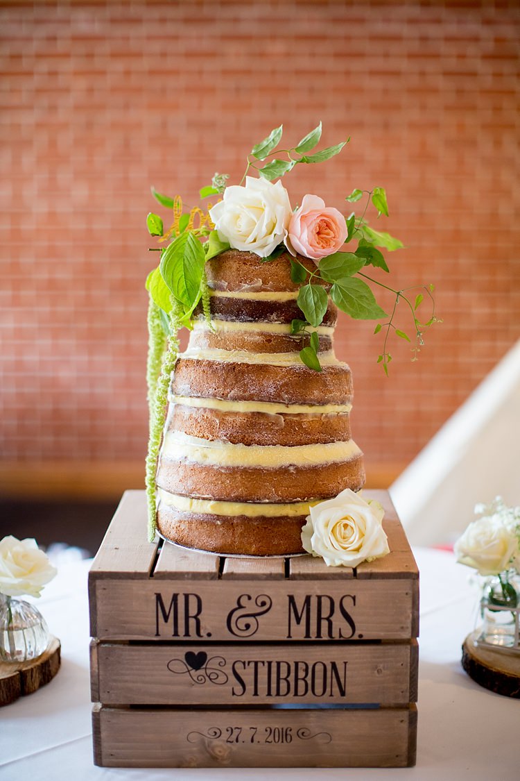 Naked Cake Layer Victoria Sponge Crate Flowers Romantic Summer Country Blush Wedding http://katherineashdown.co.uk/ 