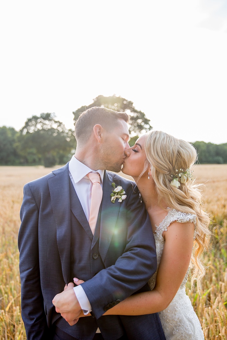 Romantic Summer Country Blush Wedding http://katherineashdown.co.uk/ 