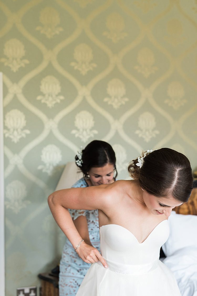 Sweetheart Dress Gown Bride Bridal Chic Natural Garden Wedding http://www.folegaphotography.co.uk/