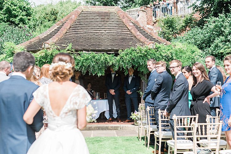Chic Natural Garden Wedding http://www.folegaphotography.co.uk/