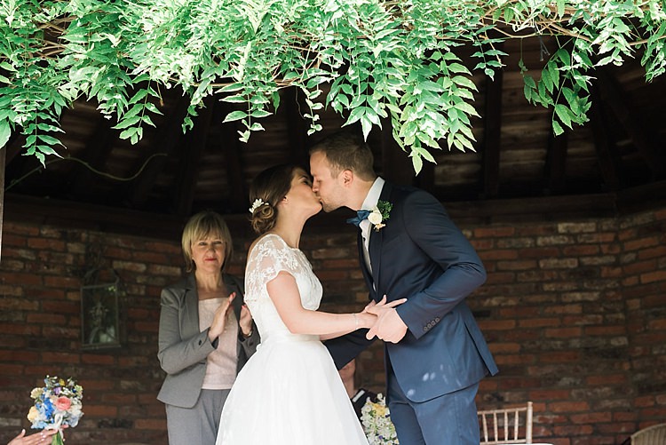 Chic Natural Garden Wedding http://www.folegaphotography.co.uk/