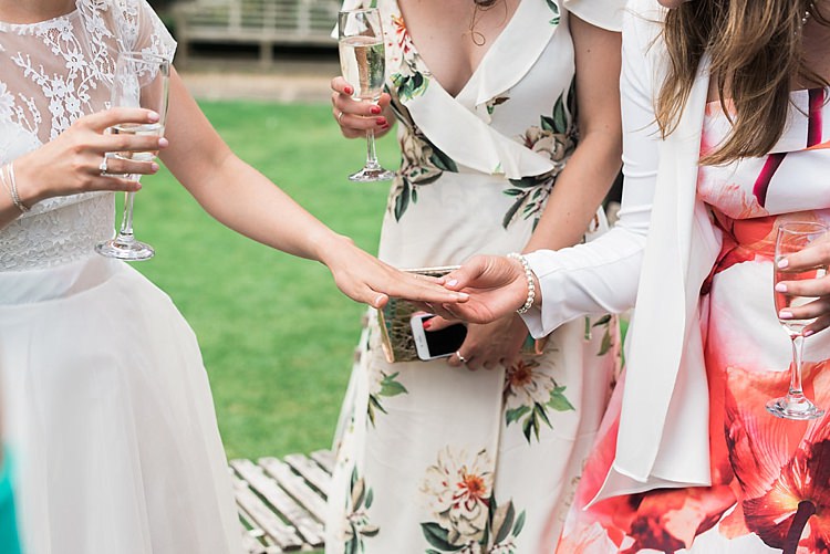Chic Natural Garden Wedding http://www.folegaphotography.co.uk/
