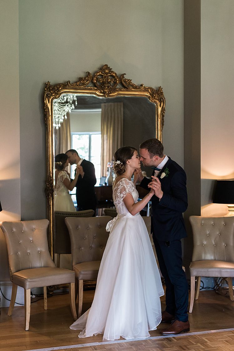 Chic Natural Garden Wedding http://www.folegaphotography.co.uk/