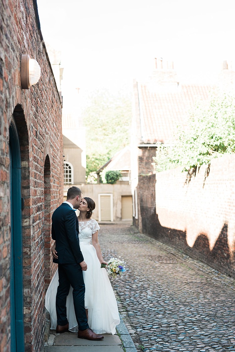 Chic Natural Garden Wedding http://www.folegaphotography.co.uk/