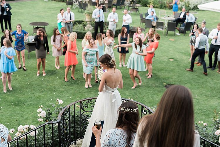 Chic Natural Garden Wedding http://www.folegaphotography.co.uk/