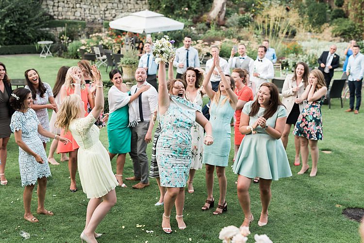 Chic Natural Garden Wedding http://www.folegaphotography.co.uk/