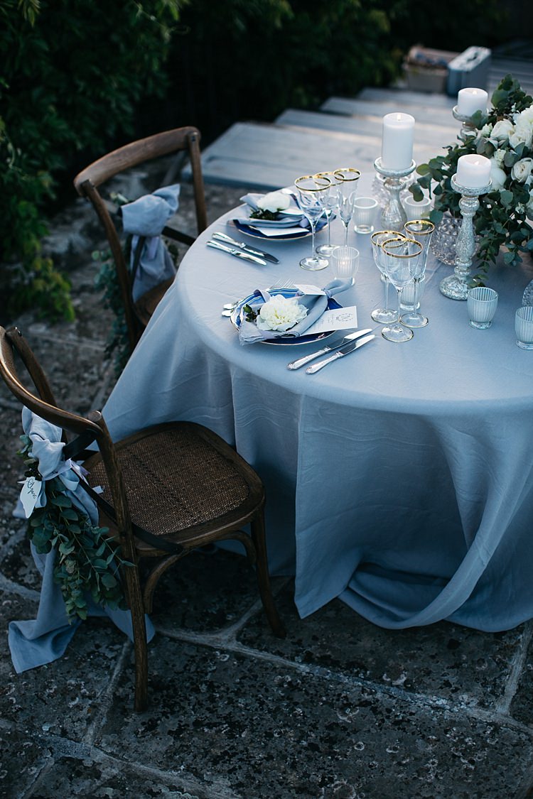 Reception Table Setting White Roses Greenery Wooden Chairs Florals Ribbon Silver Candlesticks White Fresh White Flower Silver Cutlery Rustic Chic Greenery Wedding Ideas in Tuscany http://www.tastino0.it/