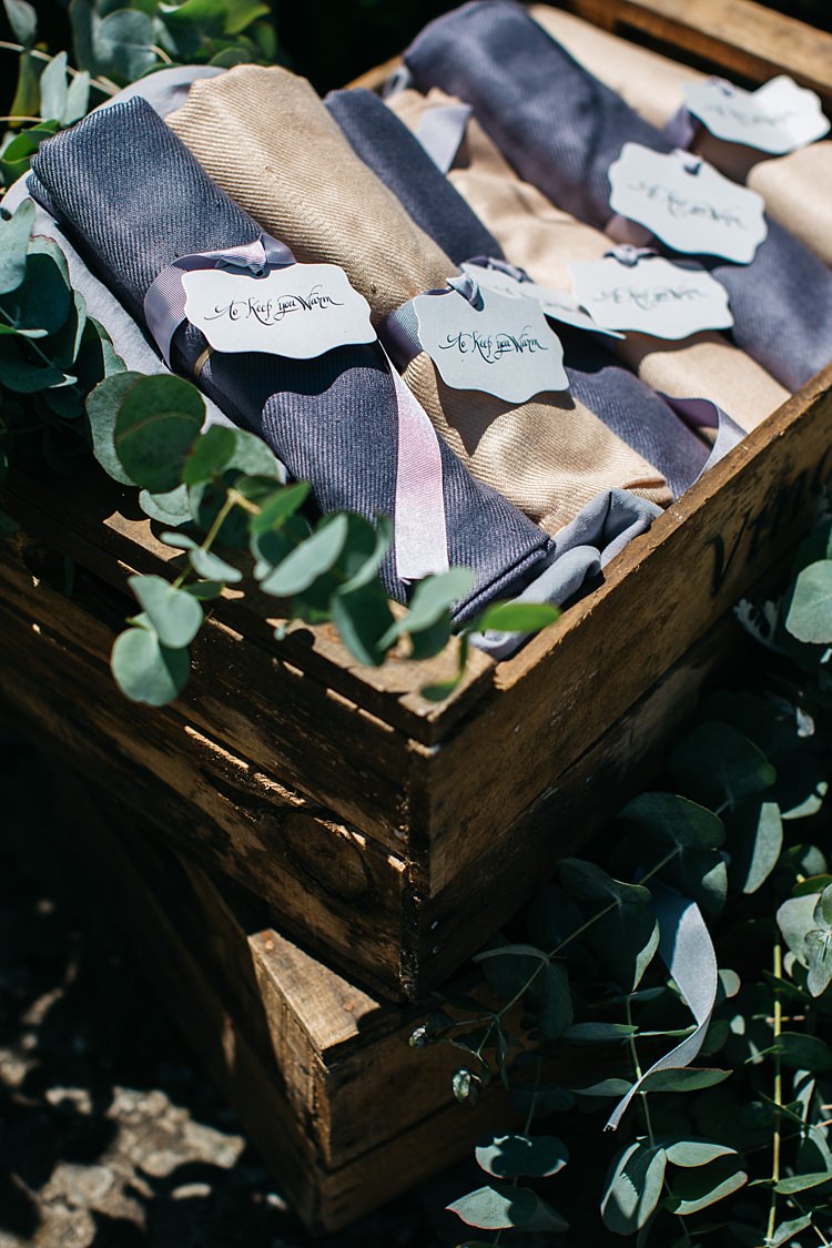 Wedding Favours Warm Scarves Calligraphy Tags Ribbons Wooden Crates Greenery Rustic Chic Greenery Wedding Ideas in Tuscany http://www.tastino0.it/