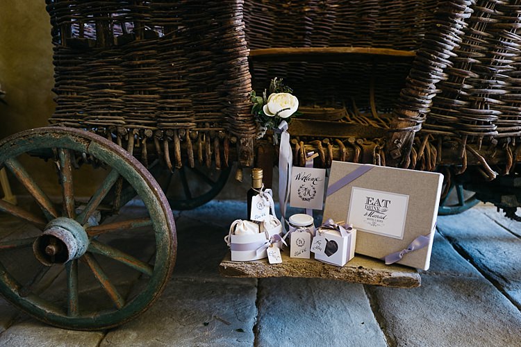Décor Vintage Wicker Buggy Wedding Stationery Calligraphy Ribbons Bottles Jars White Rose Rustic Chic Greenery Wedding Ideas in Tuscany http://www.tastino0.it/