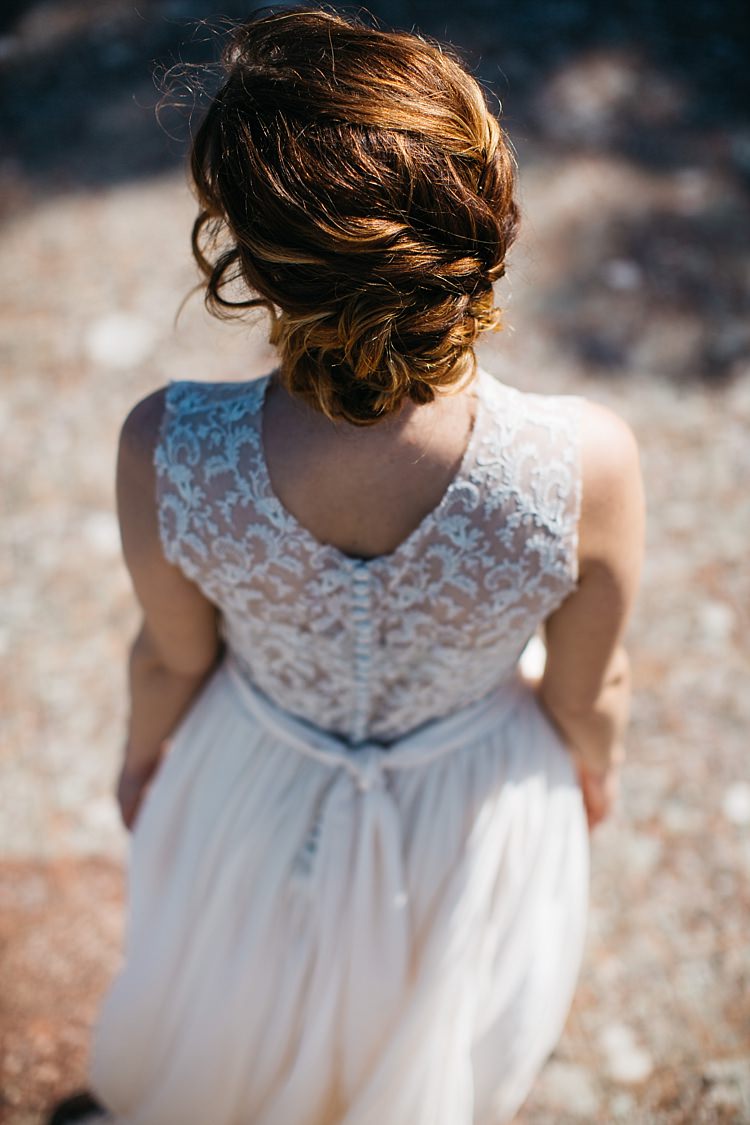 Bride High Neck Lace Tulle Bridal Gown Buttons Sash Soft Hairstyle Rustic Chic Greenery Wedding Ideas in Tuscany http://www.tastino0.it/