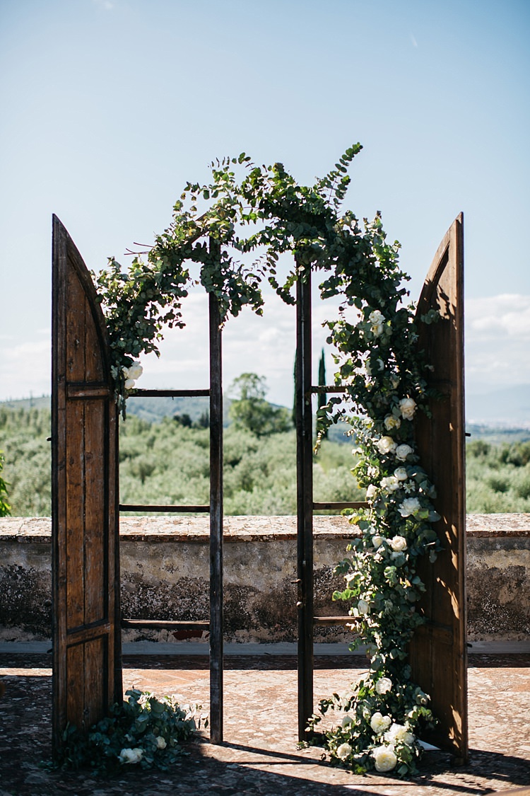 Outdoor Ceremony Vintage Wooden Archway White Roses Greenery Rustic Chic Greenery Wedding Ideas in Tuscany http://www.tastino0.it/
