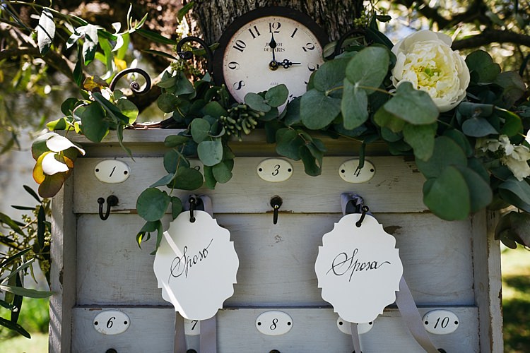 Reception Table Seating Chart Vintage Grey Wooden Box Key Hooks Calligraphy Tags Ribbons Clock White Rose Greenery Rustic Chic Greenery Wedding Ideas in Tuscany http://www.tastino0.it/