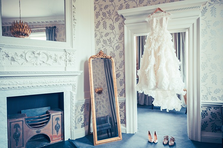 Fun Stylish City Hall Wedding http://www.terryliphotography.co.uk/