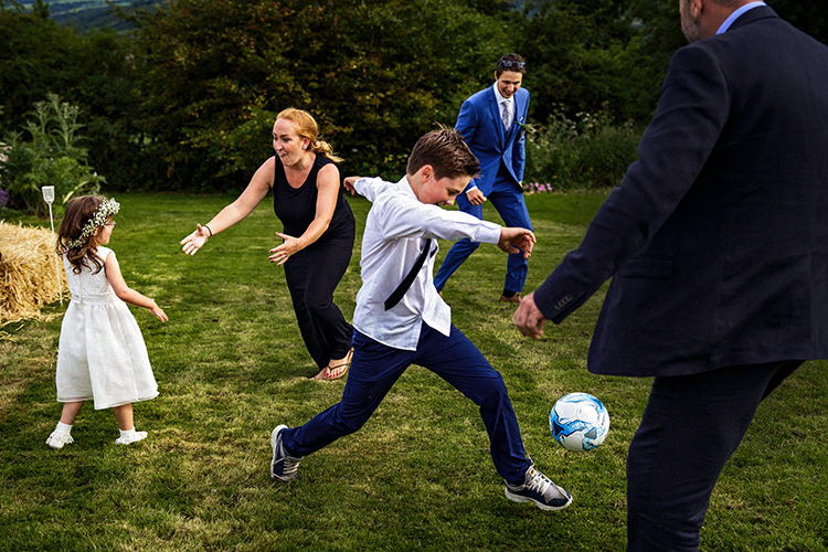 Outdoorsy Garden Rustic Tipi Wedding http://alexabbottphotography.co.uk/