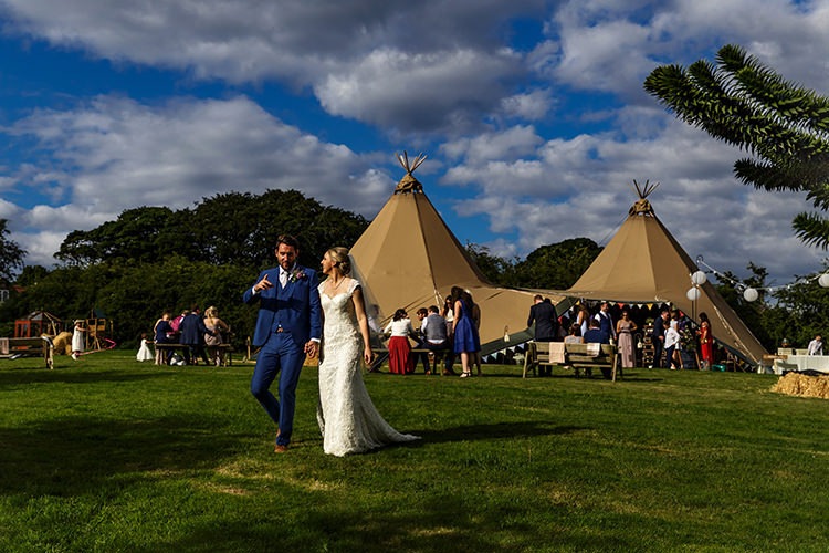 Outdoorsy Garden Rustic Tipi Wedding http://alexabbottphotography.co.uk/