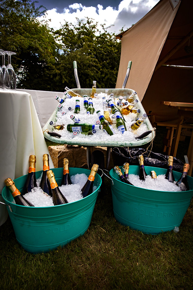 Wheelbarrow Drinks Bath Outdoorsy Garden Rustic Tipi Wedding http://alexabbottphotography.co.uk/