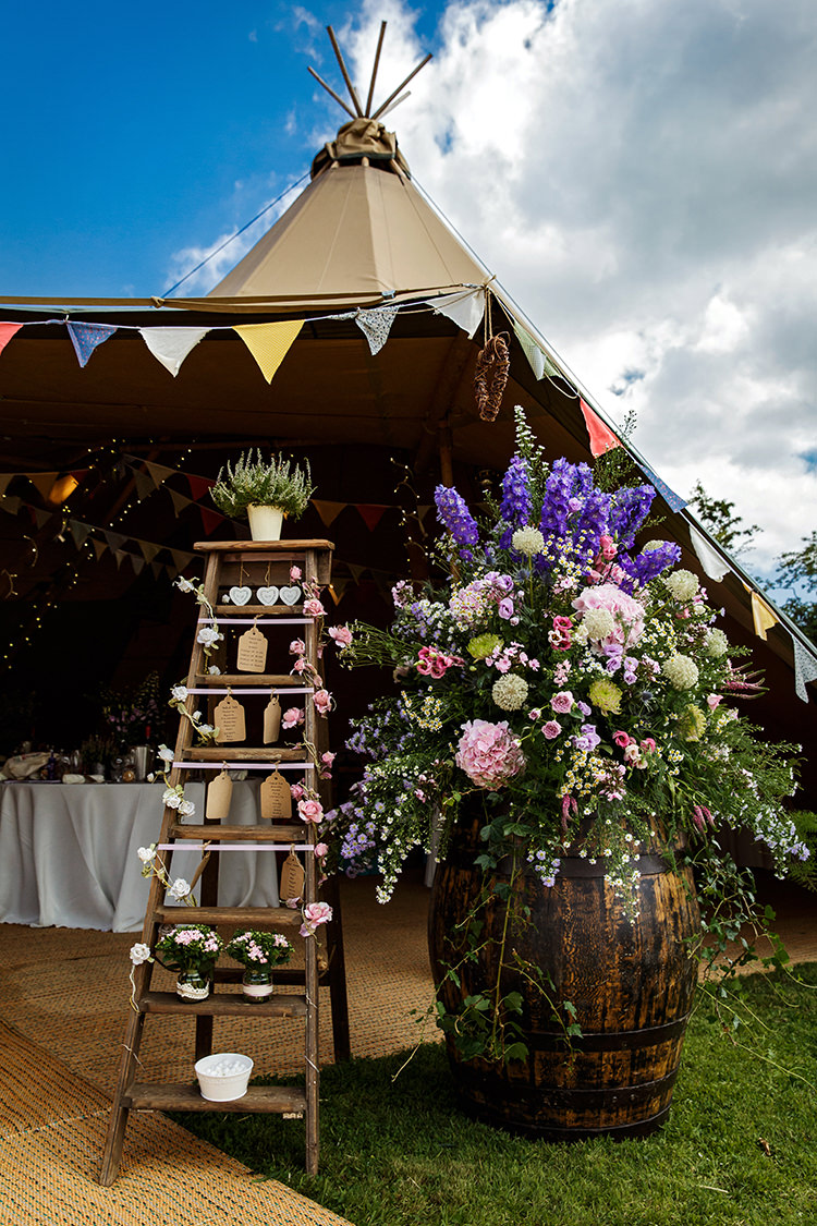 Barrel Flowers Large Wild Natural Ladder Seating Plan Table Chart Outdoorsy Garden Rustic Tipi Wedding http://alexabbottphotography.co.uk/