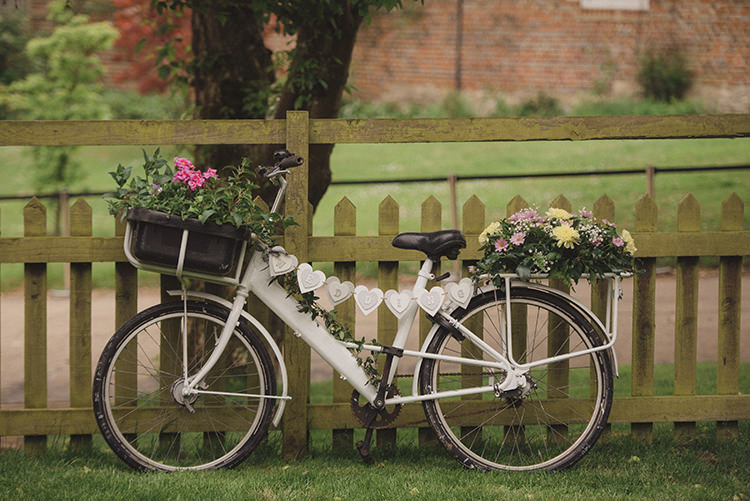 Bike Bicycle Flowers Decor Rustic Quirky Woodland Wedding http://www.rebeccadouglas.co.uk/