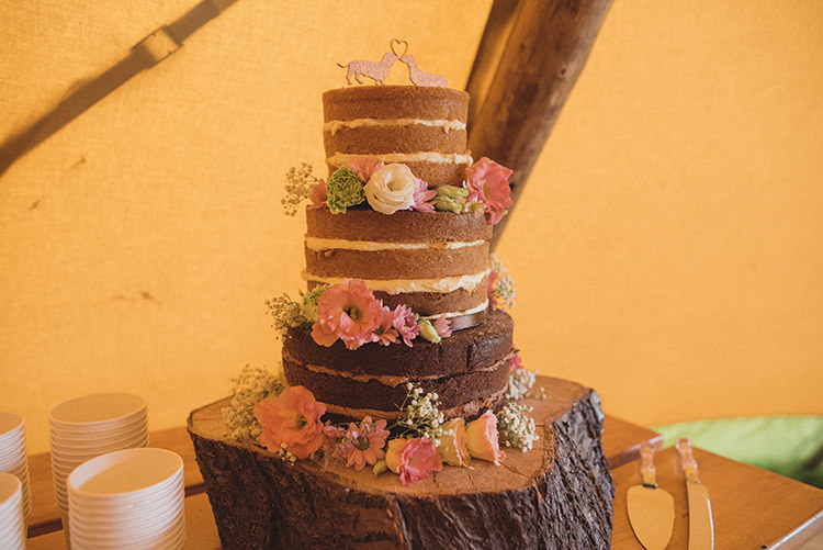 Naked Sponge Layer Cake Log Flowers Victoria Rustic Quirky Woodland Wedding http://www.rebeccadouglas.co.uk/