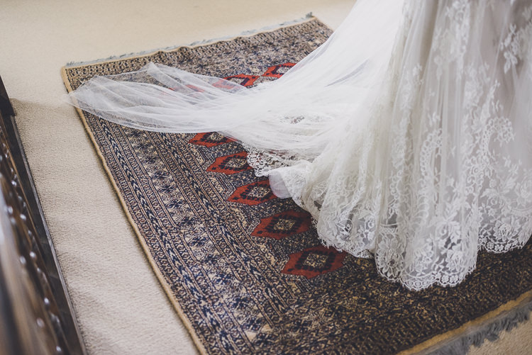Ethereal Romantic Autumn Barn Wedding http://www.oacphotography.com/