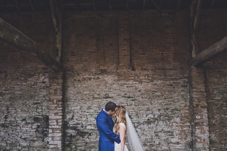 Ethereal Romantic Autumn Barn Wedding http://www.oacphotography.com/