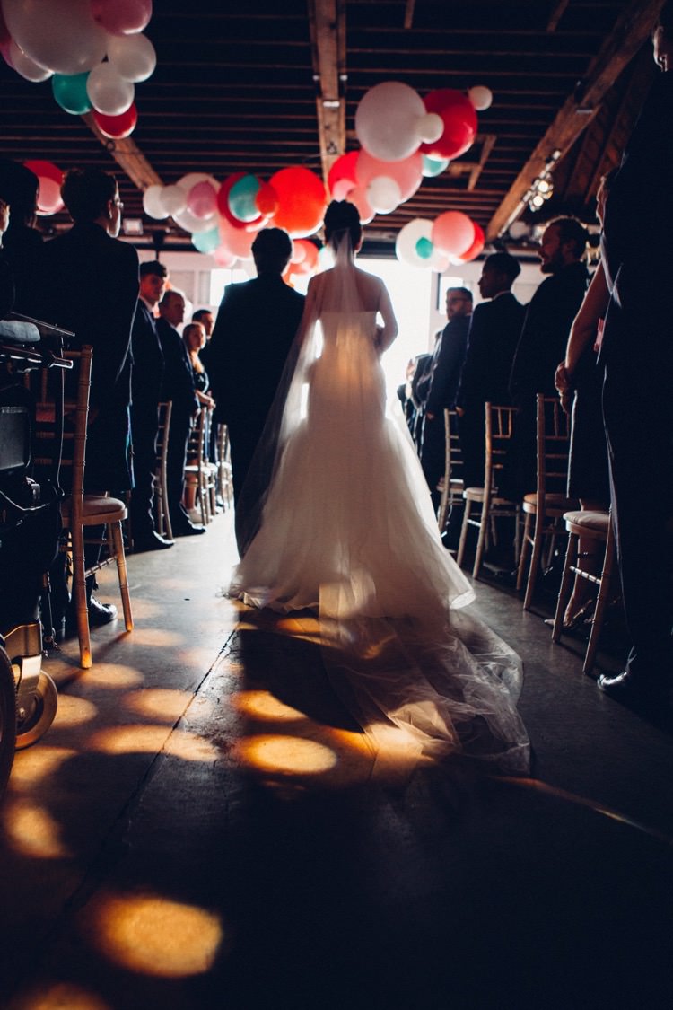 Vera Wang Veil Bride Bridal Aisle Colourful Modern Fun Balloons Wedding http://www.lovestruckphoto.co.uk/