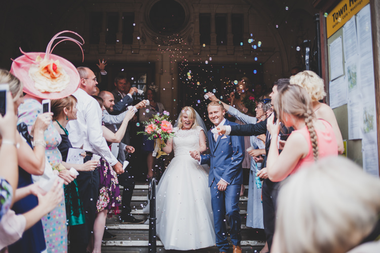 Confetti Bubbles DIY Summer Tipi Wedding http://www.eva-photography.com/