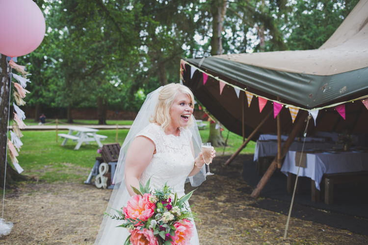DIY Summer Tipi Wedding http://www.eva-photography.com/