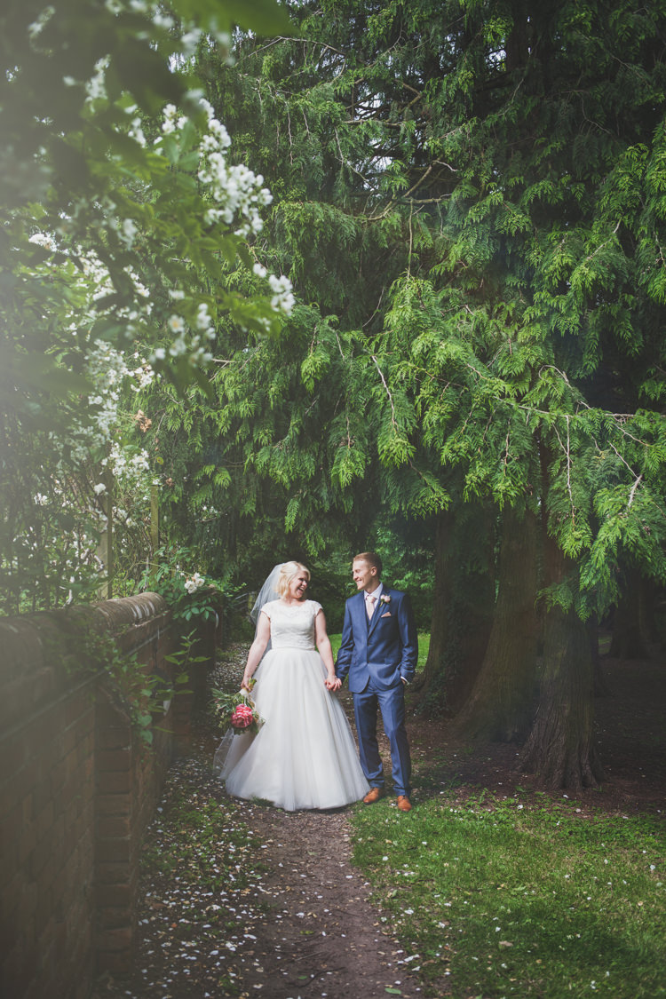 DIY Summer Tipi Wedding http://www.eva-photography.com/