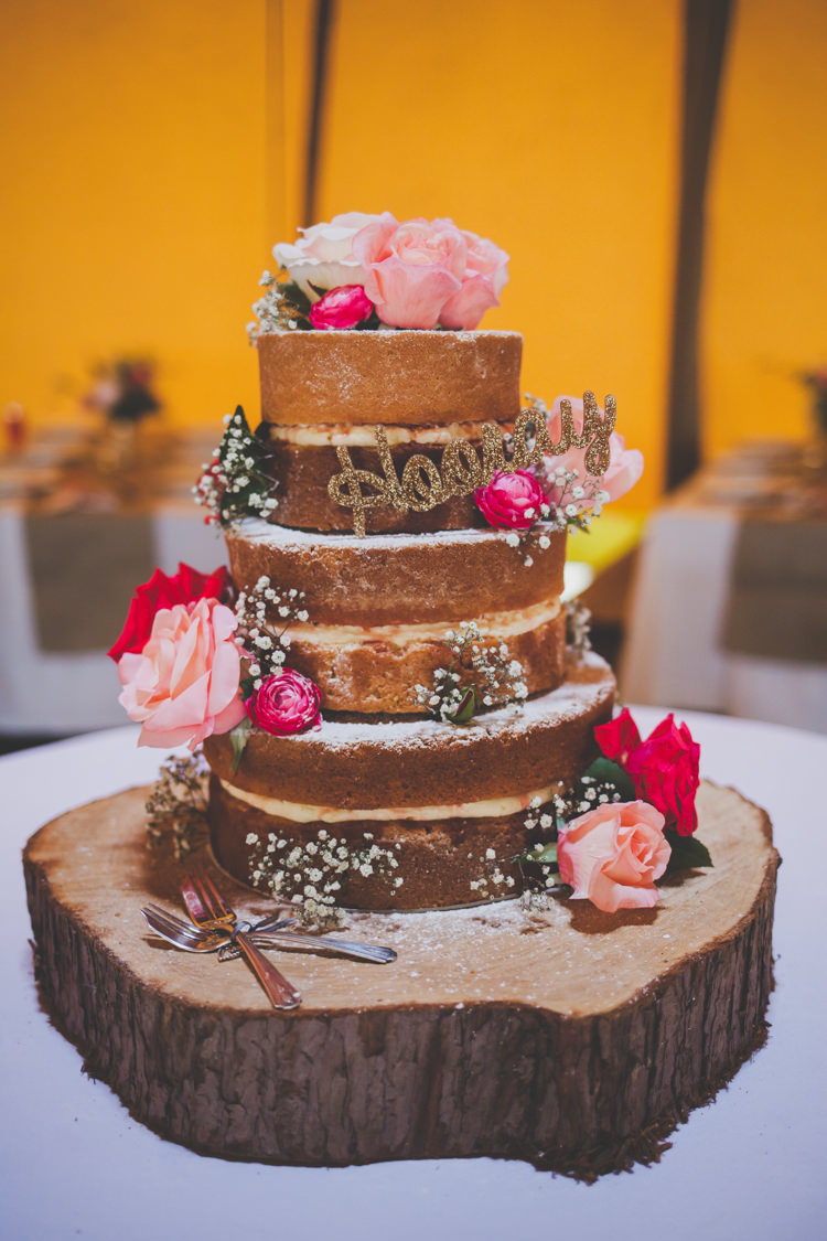 Naked Cake Sponge Layer Fruit Flowers Log DIY Summer Tipi Wedding http://www.eva-photography.com/