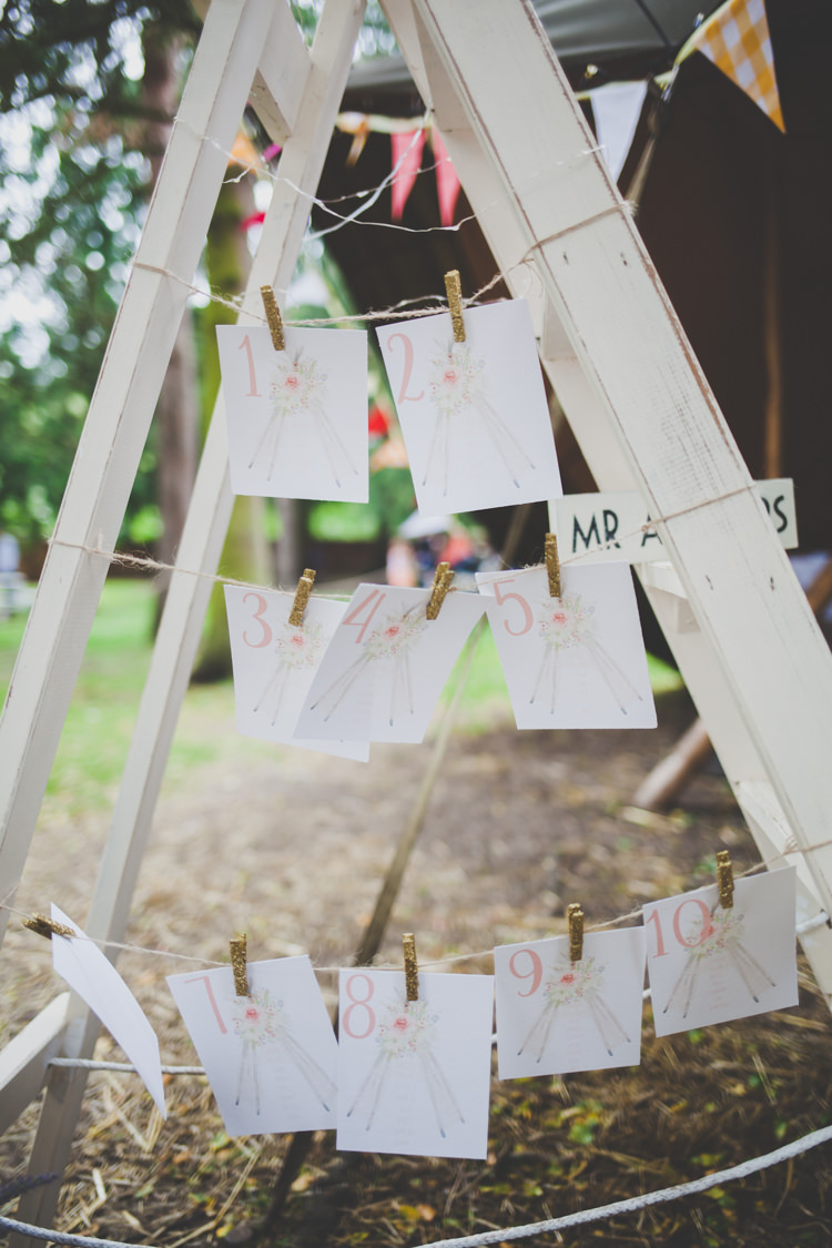 Ladder Peg Seating Table Plan Chart DIY Summer Tipi Wedding http://www.eva-photography.com/