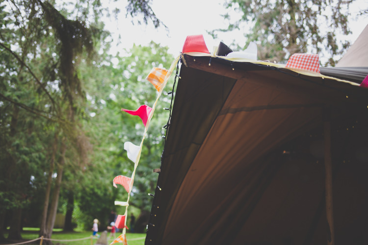 DIY Summer Tipi Wedding http://www.eva-photography.com/