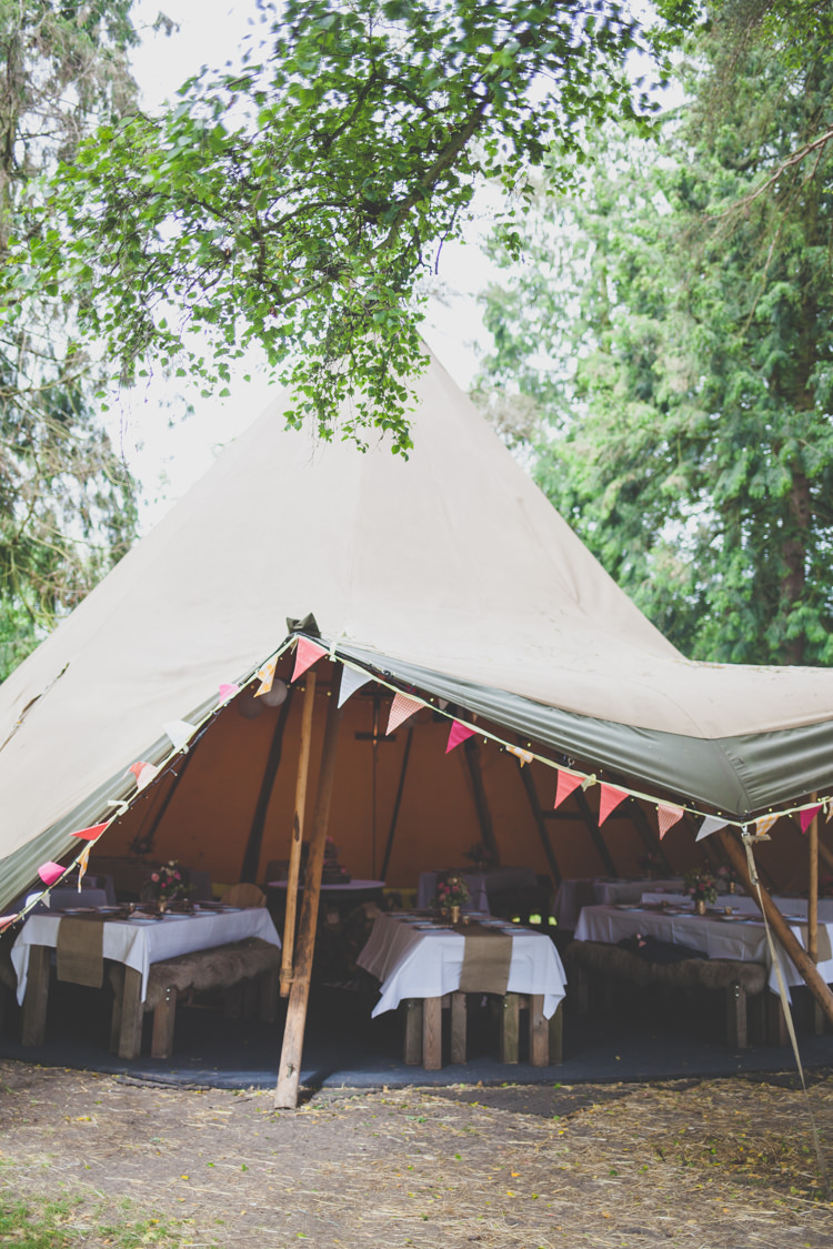 Woodland Garden Pub Oxfordshire DIY Summer Tipi Wedding http://www.eva-photography.com/