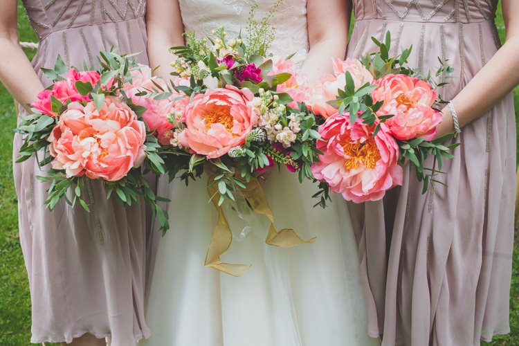 DIY Summer Tipi Wedding http://www.eva-photography.com/