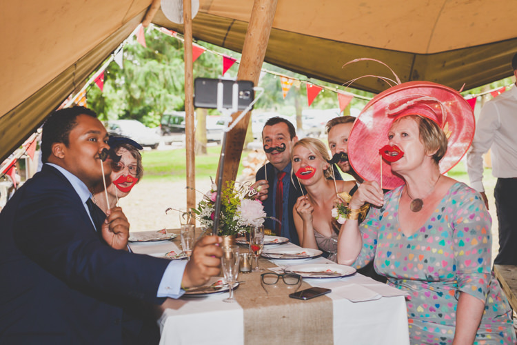 DIY Summer Tipi Wedding http://www.eva-photography.com/