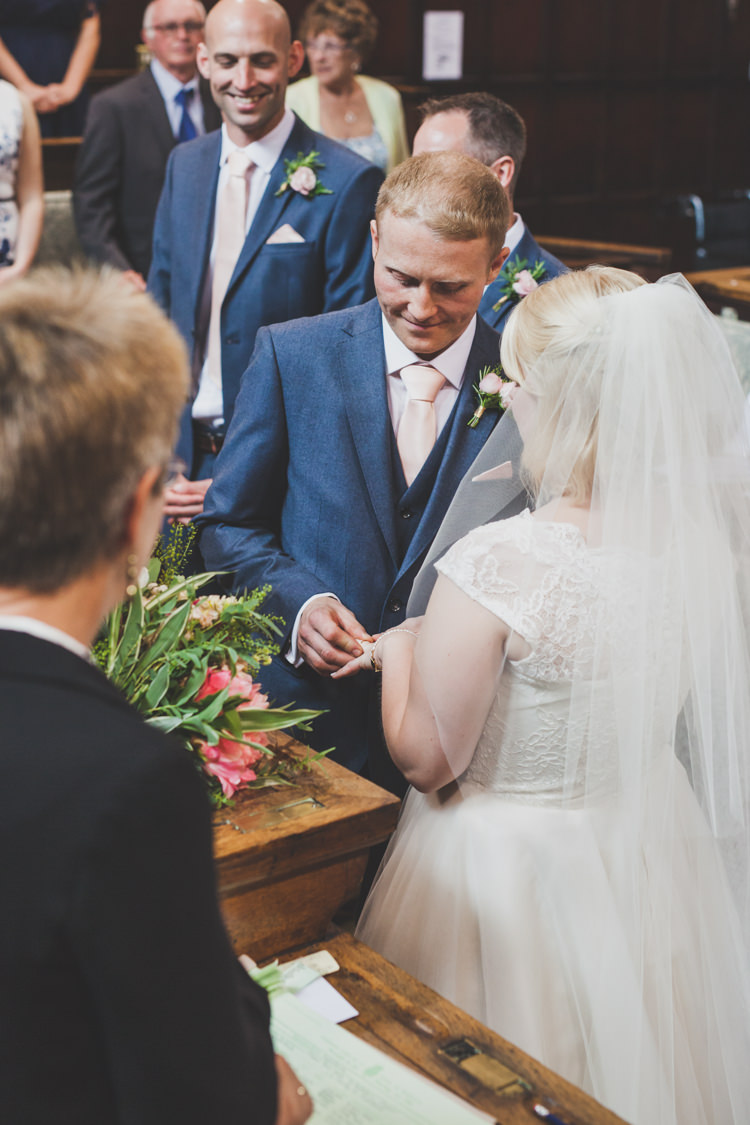 DIY Summer Tipi Wedding http://www.eva-photography.com/