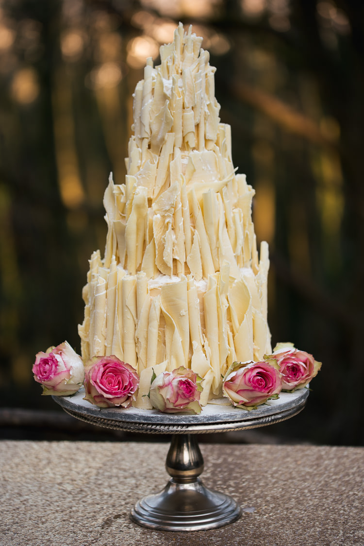 Chcolate Cake White Roses Shard Beauty And The Beast Wedding Ideas https://sophiecarefull.co.uk/
