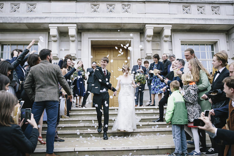 Confetti Throw Stylish Clean Modern City Wedding https://mybeautifulbride.co.uk/