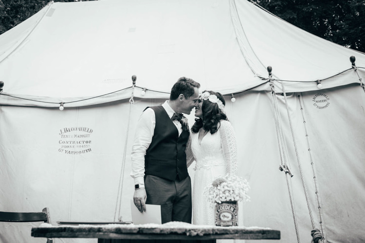 Indie Outdoorsy Camp Wedding http://emilytylerphotography.com/